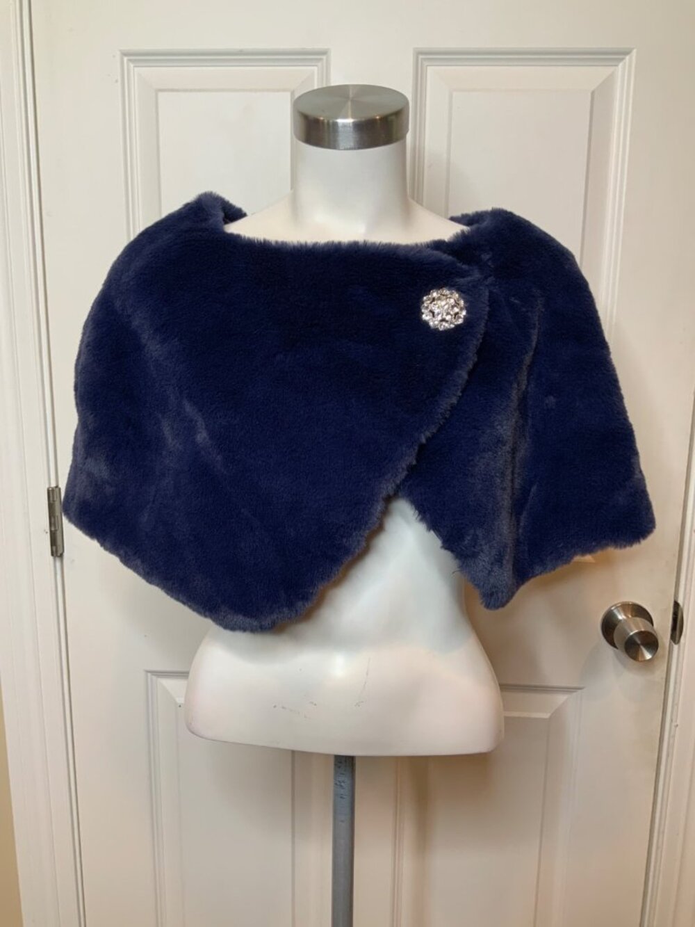 Tahari ASL Blue Faux Fur Stole W/ Jeweled Brooch, Size S